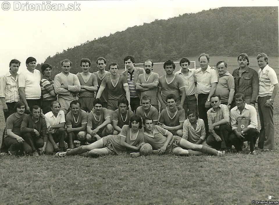 Niekdajšie futbalové mužstvo a družstvo