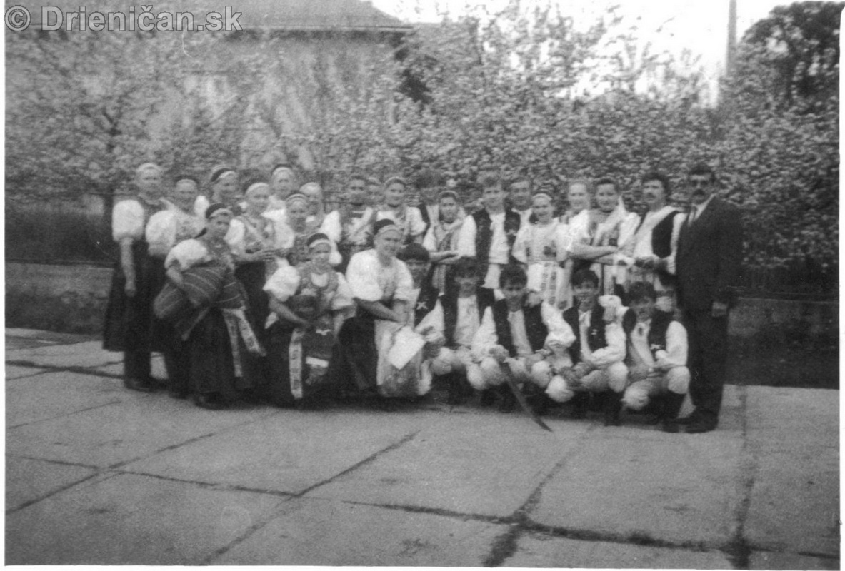 Sabinov 17.5.1992 Folklórna skupina Šomka so starostom obce Ing. Františkom Škovranom (prvý sprava)