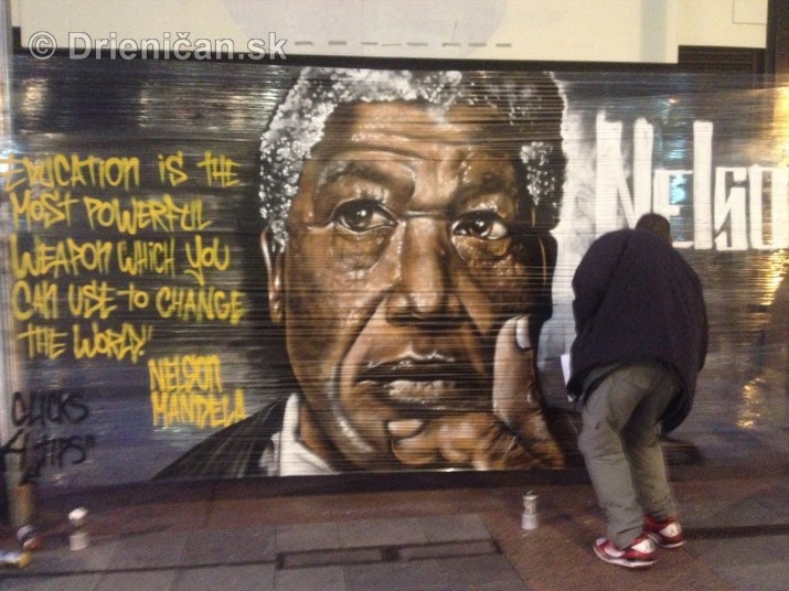 Nelson Mandela okom sprayera_2