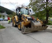 Vedľajšia komunikácia v obci Drienica sa dočká nového asfaltu