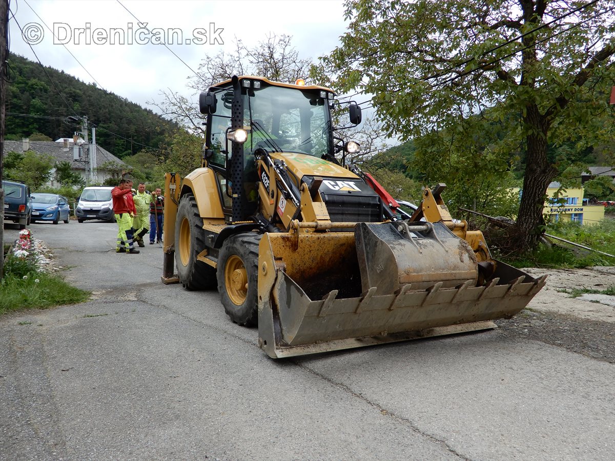 Vedľajšia komunikácia v obci Drienica sa dočká nového asfaltu