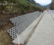 Výstavba chodníka Drienica-Gacky