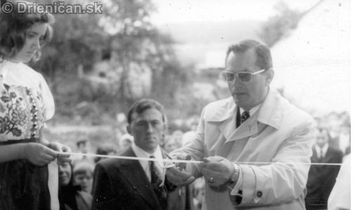 Slávnostné otvorenie KD 12.10.1975 V popredí Ing. Štefan Lichvár, poslanec ONV za obec V pozadí vtedajší predseda MNV Juraj Škovran