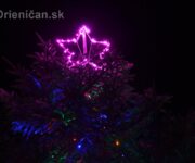 Vianočný stromček pred Kultúrnym domom v Drienici