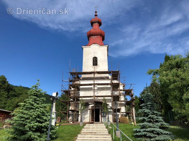 Rekonštrukcia strechy na cerkvi v Drienici